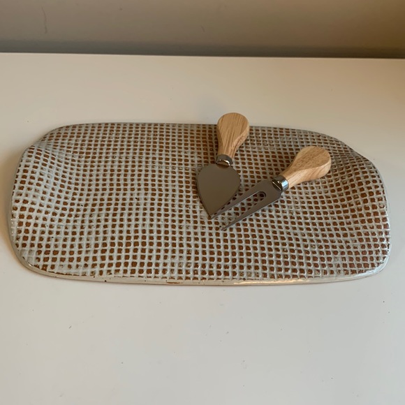 NEW Handmade Pottery Cheese Board Tray with White Inlaid Design on Stoneware - Picture 5 of 8